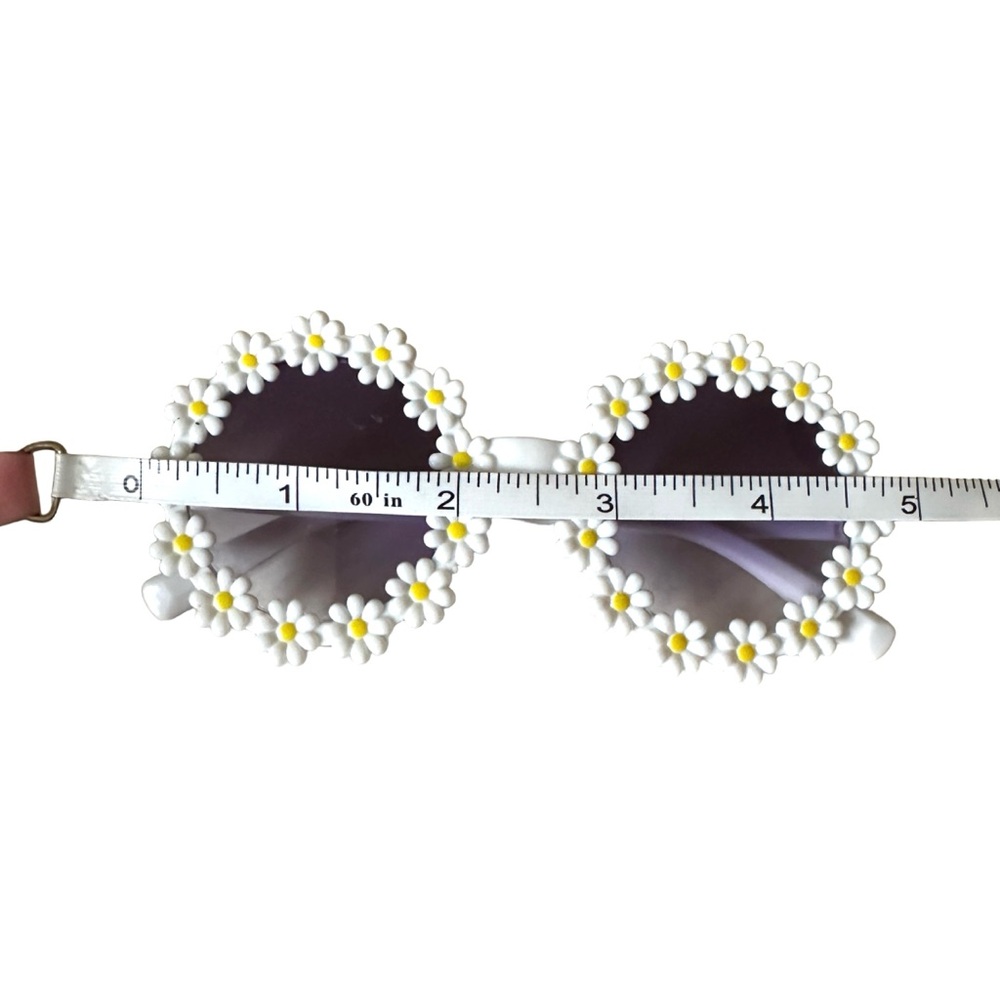 ⭐️ 5 for $25 Kids’ Floral Round Sunglasses with Daisy Accents & Purple Lenses - Picture 3 of 5